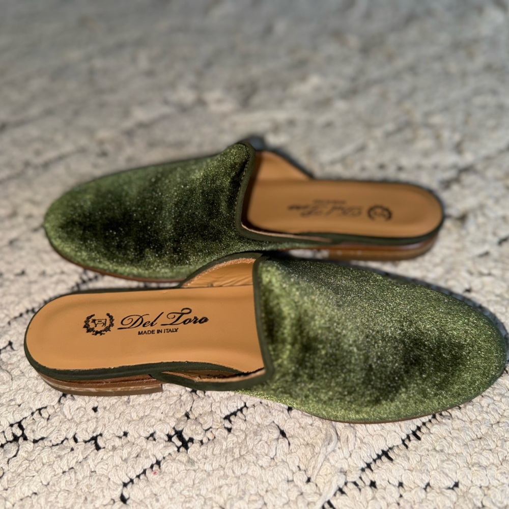 Del Toro Green Women’s Velvet Mule